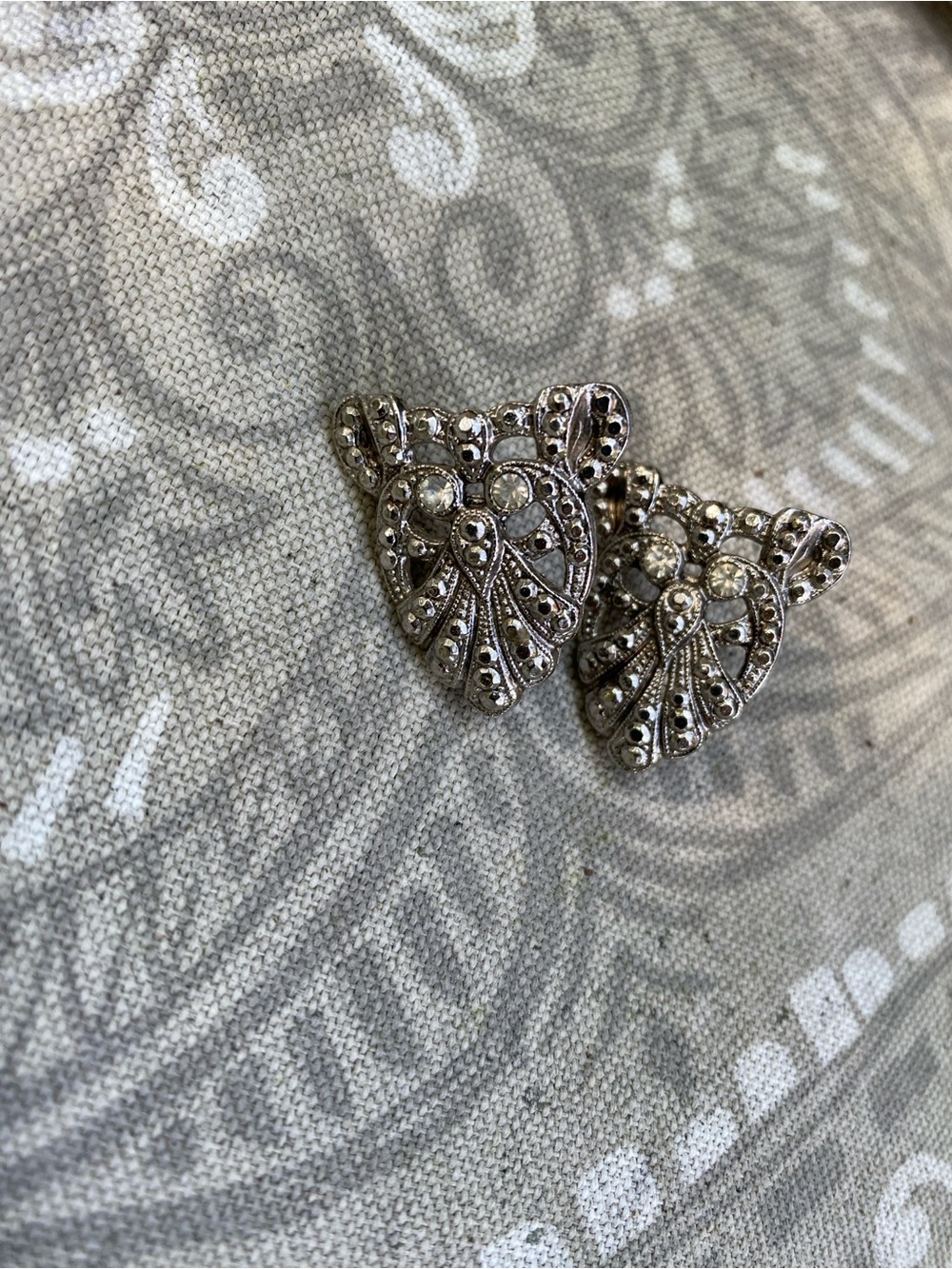 Silver tone vintage clip conversion earrings - owl like 🦉